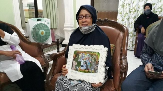 Cerita Pilu Ibu Asal Kediri Usai Anak Cucu Jadi Korban Sriwijaya Air Jatuh