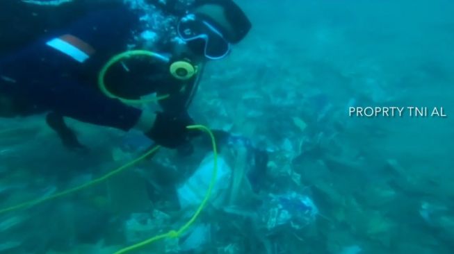 Detik-detik Kopaska Temukan Serpihan Pesawat di Bawah Laut