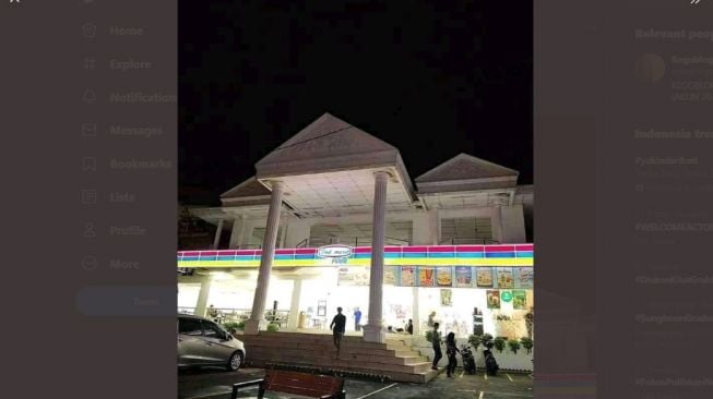 Wow! Minimarket Ini Mirip Istana Buckingham di Inggris