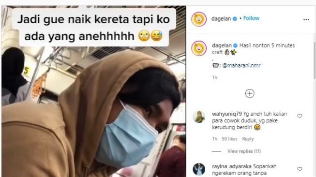 Pakai Masker Unik, Lelaki Ini Bikin Orang Salah Fokus di KRL