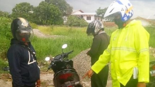 Viral Pemotor Terciduk Polisi Karena Pelat Nomor, Tulisannya Bikin Ngakak