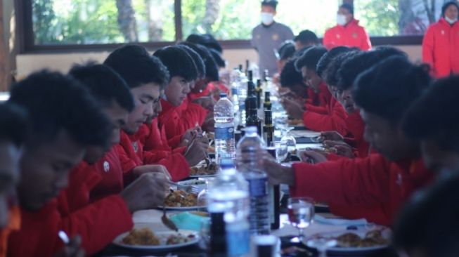 Pelatnas di Spanyol, Timnas U-19 Pantang Makan Pedas dan Digoreng