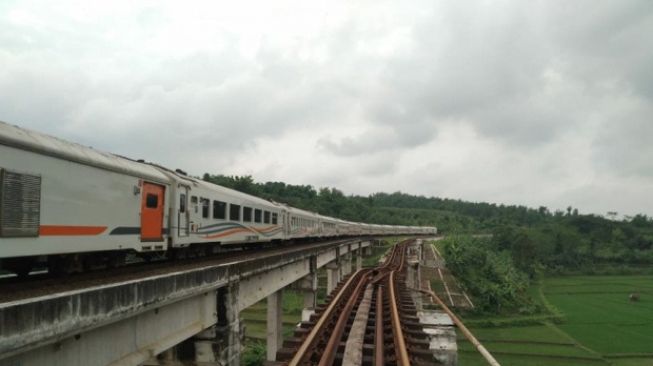 Jembatan Rel Kereta Api Aman Dilewati, Perjalanan KA di Brebes Normal