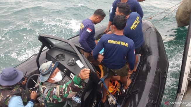 Black box Sriwijaya Air SJ182 akhirnya ditemukan dan bisa dibawa dari dasar laut Kepulauan Seribu, Jakarta, Selasa (12/1/2021).