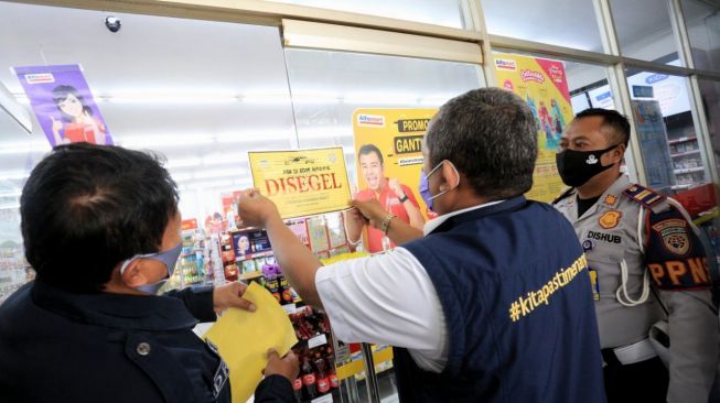 Wakil Wali Kota Bandung Segel 4 Minimarket yang Langgar Jam Operasional