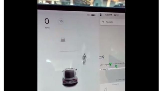 Versi Indigo, Mobil Tesla Ini Deteksi Ada Orang di Tengah Kuburan Sepi
