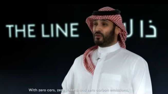 Putra Mahkota Saudi Mohammed bin Salman saat mengumumkan projek The Line, lengkap dengan angkutan tanpa plusi lewat bawah kota [YouTube NEOM].