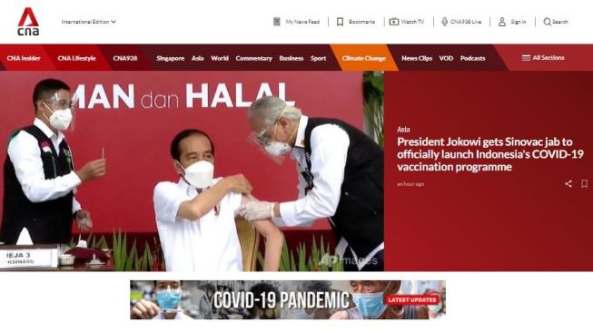 Jokowi disuntik Sinovac jadi headline media asing. (CNA)