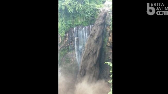 Lahar Dingin Semeru Menerjang Wisata Air Terjun Tumpak Sewu