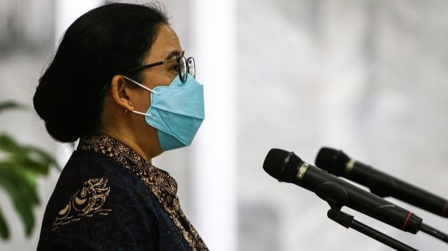 Ketua DPR Puan Maharani membacakan surat presiden tentang calon Kapolri di Kompleks Parlemen, Senayan, Jakarta, Rabu (13/1/2021).   ANTARA FOTO/Rivan Awal Lingga