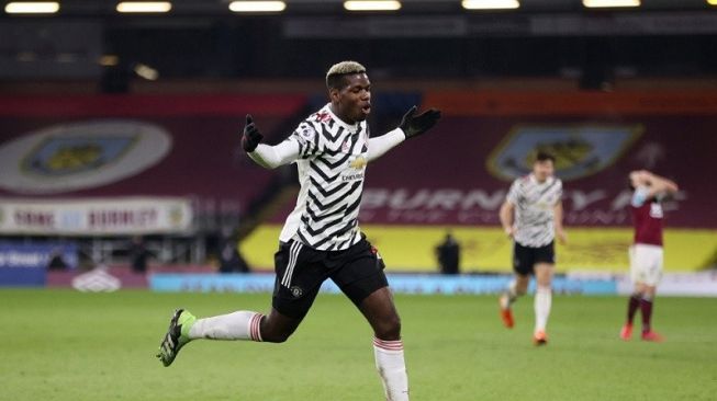 Gelandang Manchester United Paul Pogba merayakan golnya ke gawang Burnley dalam pertandingan tunda Liga Inggris di Stadion Turf Moor, Burnley, Inggris, Selasa (12/1/2021). (ANTARA/REUTERS/POOL/Clive Brunskill)