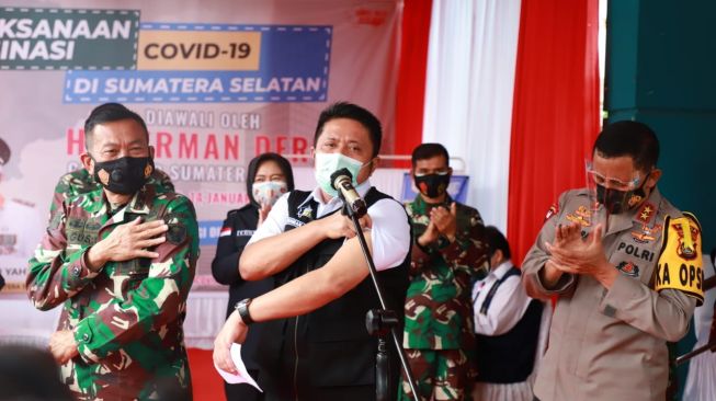 Kapolda Sumsel dan Pangdam II Sriwijaya Berpuasa Saat Divaksin Covid 19