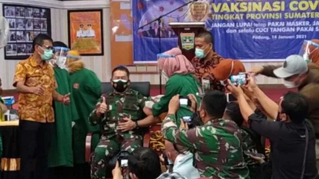 Gubernur Sumbar Irwan Prayitno Batal Disuntik Vaksin, Ini Masalahnya