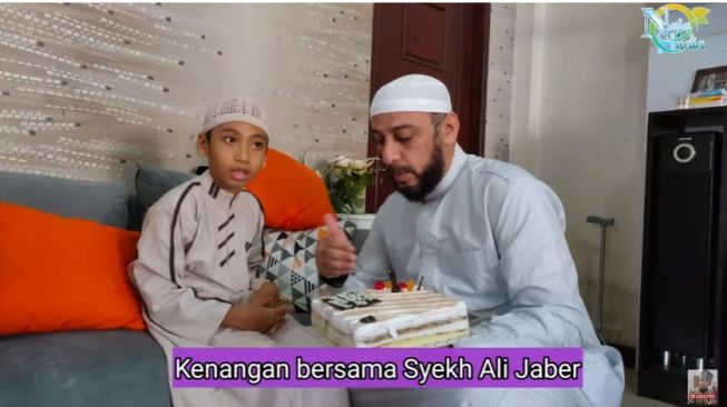 Tahu Syekh Ali Jaber Meninggal Dunia, Hafiz Naja Tak Berhenti Menangis