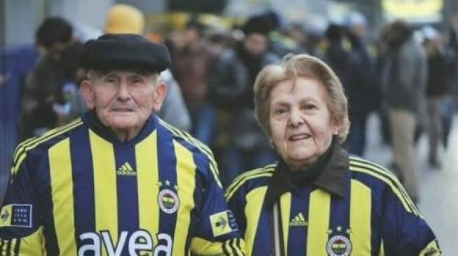 Mumtaz dan Ihsan, Pasangan Romantis yang Sehidup Semati Dukung Fenerbahce