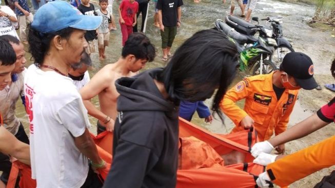 Kecebur Lagi Berteduh, Joshua dan Paman Tewas Tenggelam di Sungai Jonggol