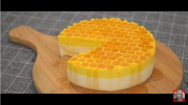 Resep Cheese Cake Madu Tanpa Oven. Bentuknya Unik Mirip Sarang Lebah