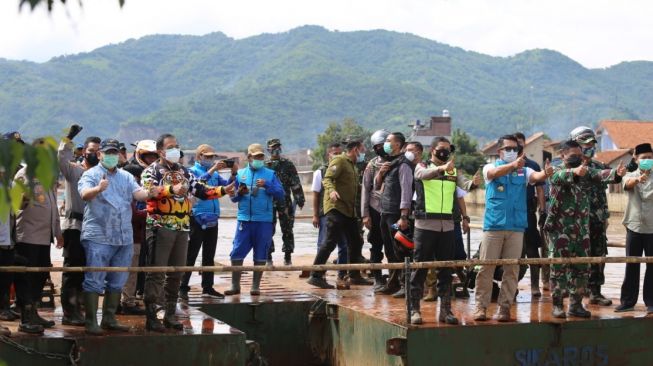 Citarum Menuju Jernih, Bank BJB Sebar Benih Ikan