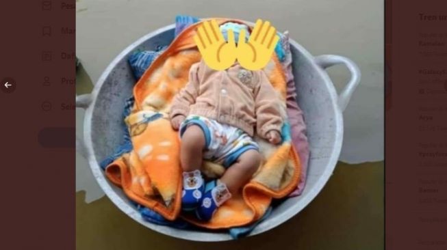 Momen Haru Ortu Selamatkan Bayi saat Banjir Kalsel, Ada yang Pakai Kulkas - Berita Hits