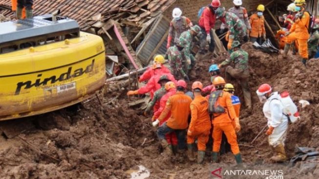 Tim SAR Rilis 25 Korban Tewas Longsor Sumedang, Berikut Identitasnya