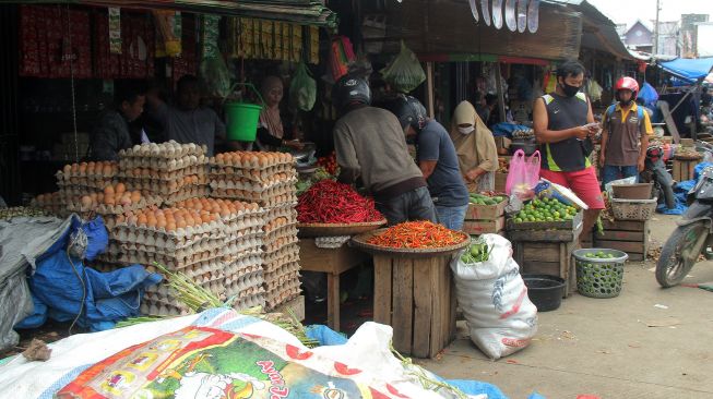 Pasar Tradisonal Di Mamuju Mulai Beroperasi