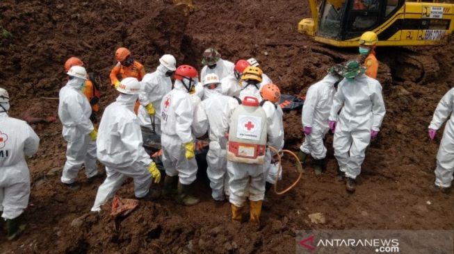 Update Longsor Sumedang: Korban Meninggal Bertambah Jadi 32 Orang