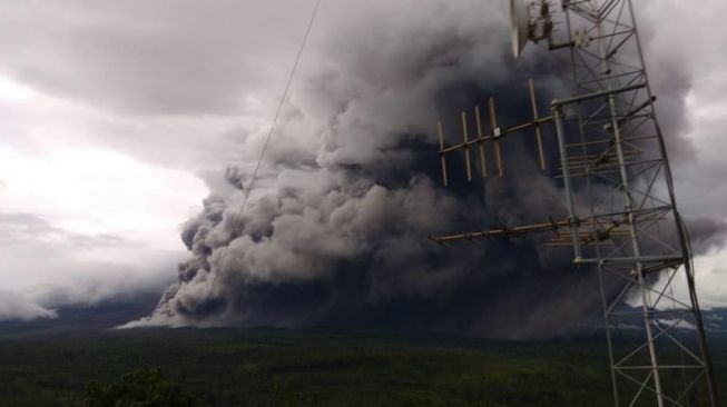 Gunung semeru meletus hari ini 2021