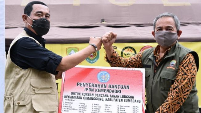 Rektor IPDN Terjun Langsung ke Lokasi Longsor Sumedang
