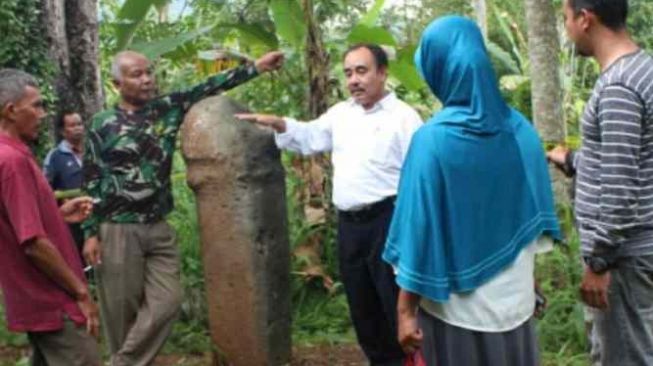 Heboh Temuan Nisan Berbentuk Kelamin Laki-laki di Tanah Datar Sumbar