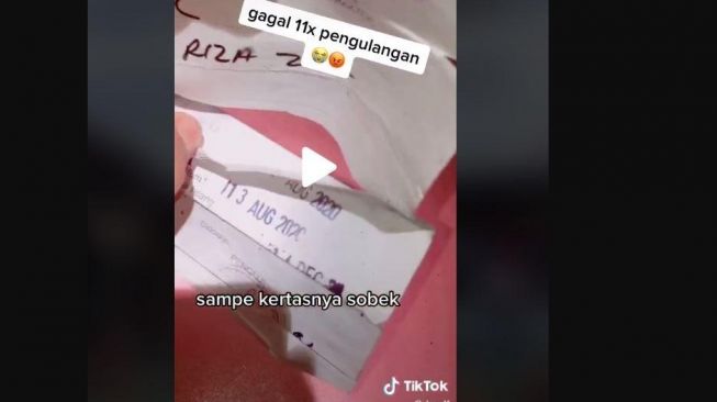 Unggahan wanita gagal ujian SIM 11 kali. [TikTok/@rizazlf]