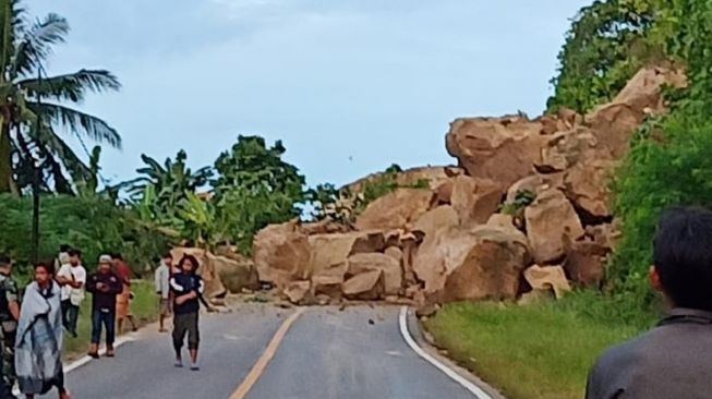 150 Rumah di Majene Dilaporkan Terbawa Longsor Pasca Gempa