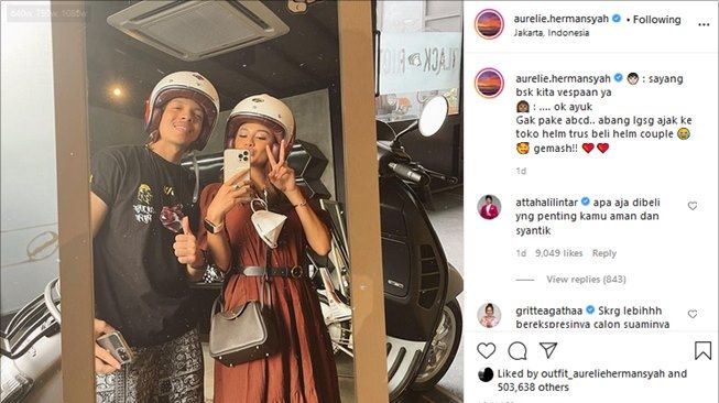 Atta Halilintar beli helm couple belasan juta buat Aurel Hermansyah. (Instagram/@aurelie.hermansyah)