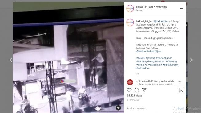 Aksi Begal di Jalan Patriot Raya Terekam CCTV.(Instagram/@bekasi_24_jam)