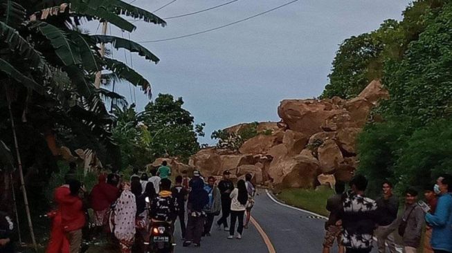 Jalan Penghubung Majene-Mamuju Longsor, BPBD Kerahkan Alat Berat