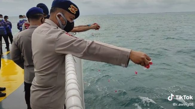 Muncul Sinyal SOS Diduga Korban Sriwijaya Selamat, Polisi Turun Tangan