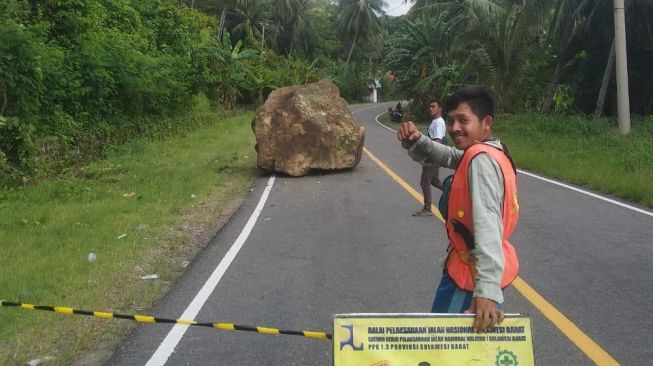 Longsor di Dusun Belalan, Desa Onang Utara, Kecamatan Tubo Sendana, Kabupaten Majene, Sulawesi Barat, Senin 18 Januari 2021 / [Foto Istimewa]