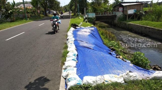 Talut Ambrol di Jalan Samas Berbahaya, Warga Palihan Minta Lekas Diperbaiki