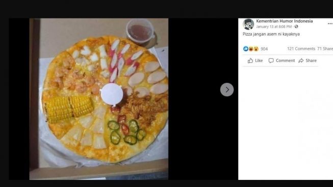 Tampilan topping pizza unik ini bikin netizen salfok. [Facebook/Kementrian Humor Indonesia]