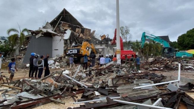 Kondisi Desa Paling Parah Akibat Gempa Sulbar, Warga Mulai Diterpa Penyakit