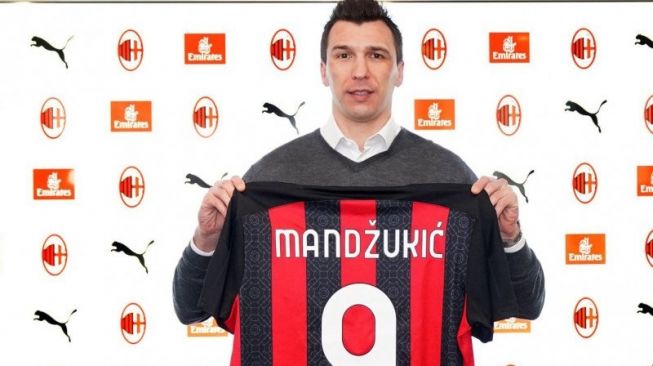 Mario Mandzukic saat resmi diperkenalkan sebagai pemain baru AC Milan pada 19 Januari 2021. (https://twitter.com/acmilan)