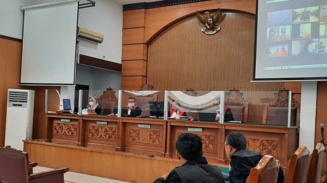 Sidang pembacaan putusan kasus narkoba Tio Pakusadewo di Pengadilan Negeri Jakarta Selatan, Selasa (19/1/2021). [ANTARA/Laily Rahmawaty]