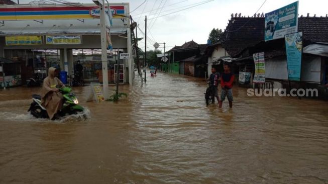 Tanggul Jebol Bikin Beberapa Desa di Kudus Terendam Banjir