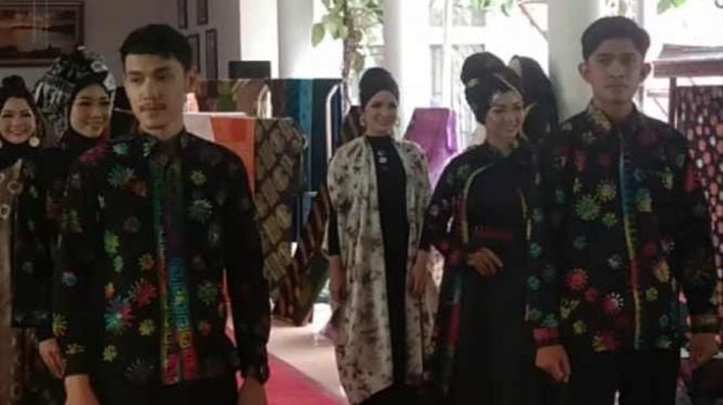 Pesisir Selatan Luncurkan Batik Motif Covid-19