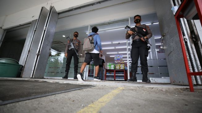 Takut Dijarah, Minimarket di Lokasi Gempa Mamuju Dijaga Polisi Bersenjata