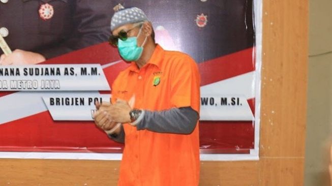 Aktor senior Tio Pakusadewo dalam rilis kasus narkoba di Polda Metro Jaya. [Dok. Polisi]