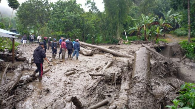 Ya Allah! Bencana Bertubi-tubi Terjang Indonesia, Banjir, Gempa dan Longsor