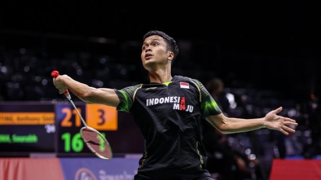 Pebulutangkis tunggal putra Indonesia, Anthony Sinisuka Ginting berhasil lolos ke babak kedua Toyota Thailand Open setelah menekuk wakil India, Sourabh Verma, Selasa (19/1/2021). [BWF/Badmintonphoto].