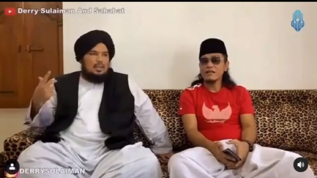 GUs Miftah menjawab pertanyaan dari Utstaz Derry Sulaiman. - (Instagram/@gusmiftah)