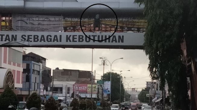 Detik-detik Tukang Parkir Gagalkan Bunuh Diri Wanita Hamil di Cilegon