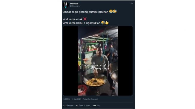 Viral Pedagang Nasi Goreng di Tulungagung Jualan Sambil Mengumpat!